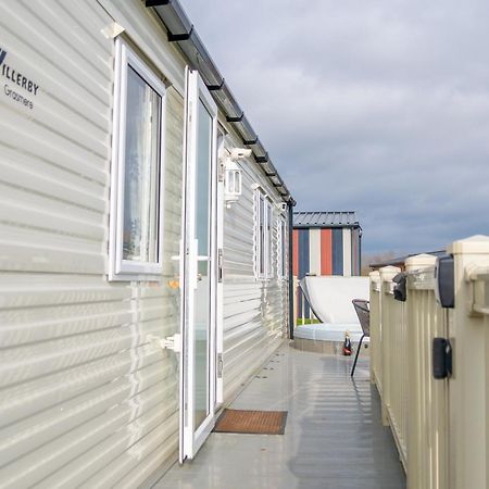 64 Lancaster The Lazy Willow 3 Bedroom Hot Tub Caravan Tattershall Lakes Bagian luar foto