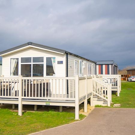 64 Lancaster The Lazy Willow 3 Bedroom Hot Tub Caravan Tattershall Lakes Bagian luar foto