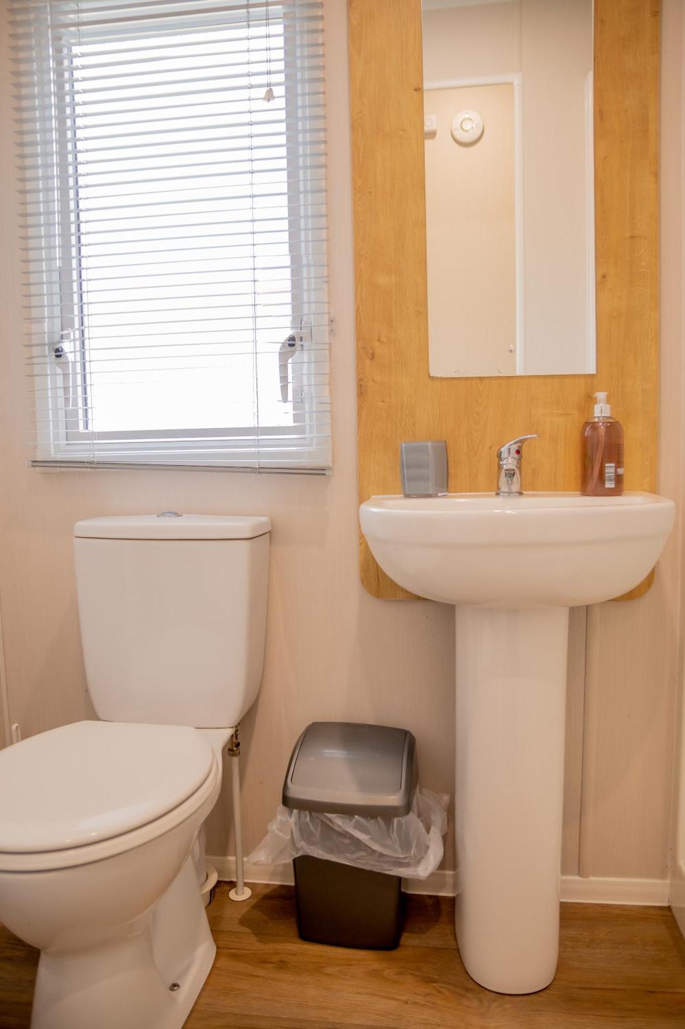 64 Lancaster The Lazy Willow 3 Bedroom Hot Tub Caravan Tattershall Lakes Bagian luar foto