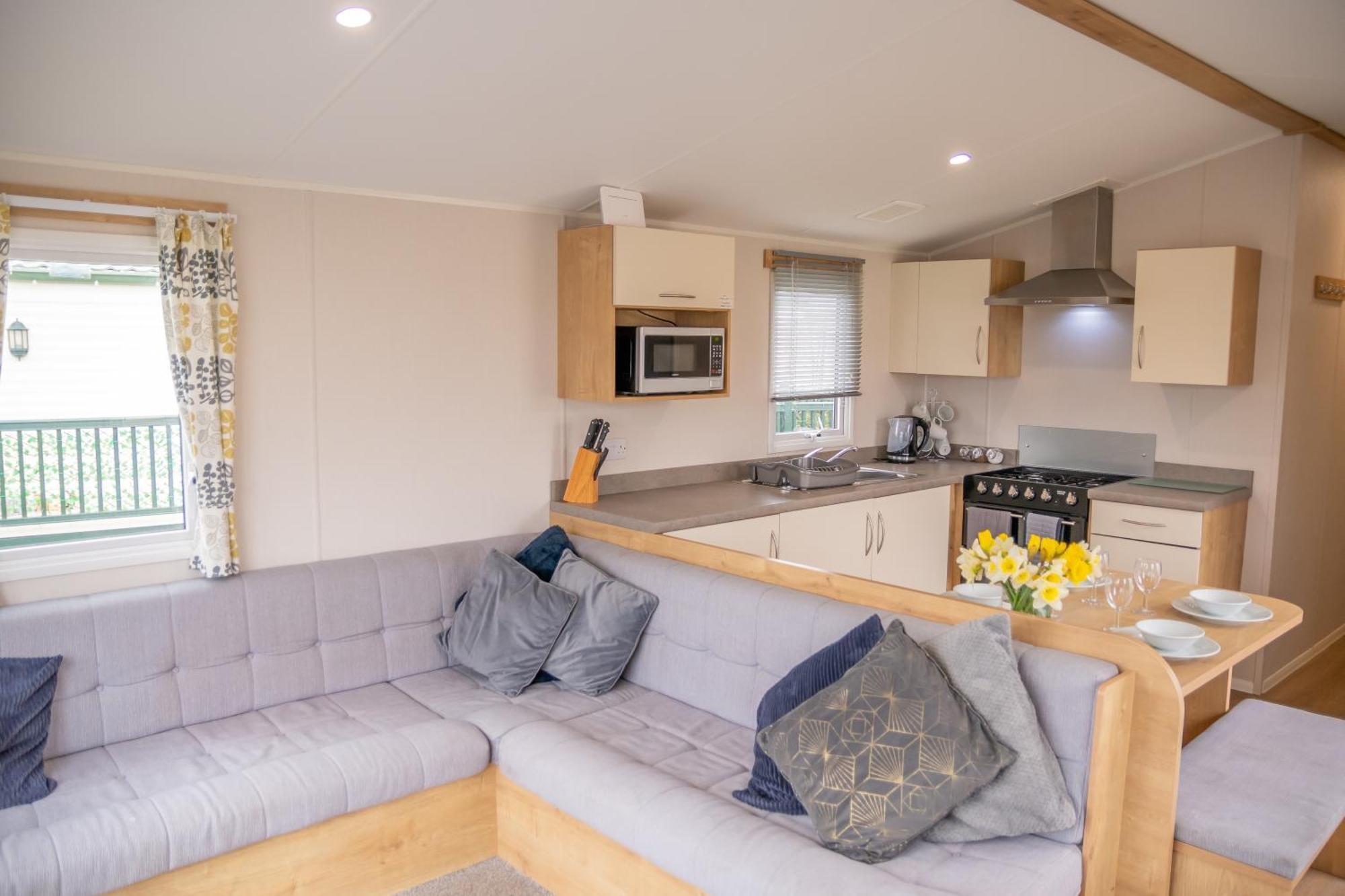 64 Lancaster The Lazy Willow 3 Bedroom Hot Tub Caravan Tattershall Lakes Bagian luar foto