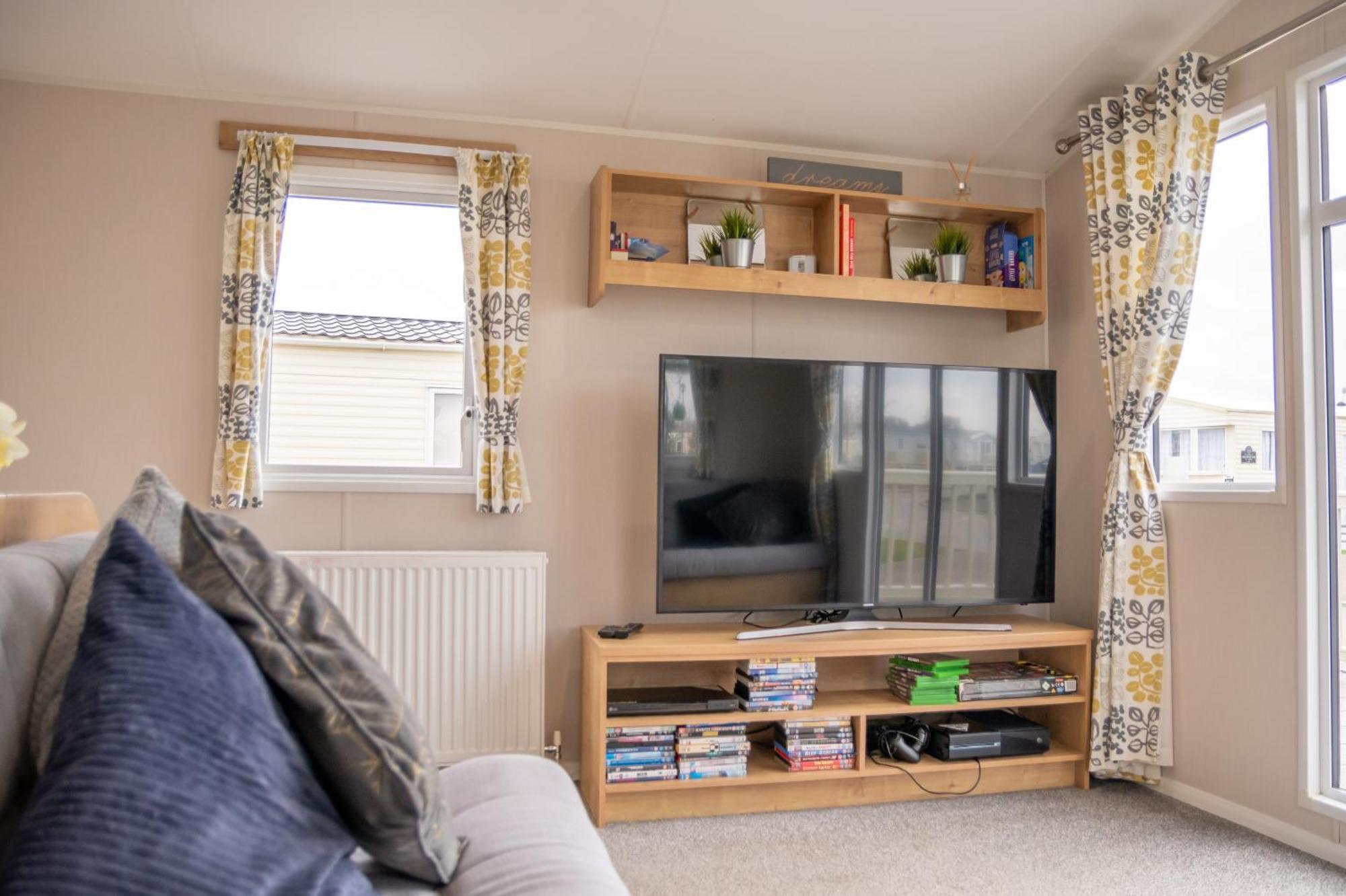 64 Lancaster The Lazy Willow 3 Bedroom Hot Tub Caravan Tattershall Lakes Bagian luar foto