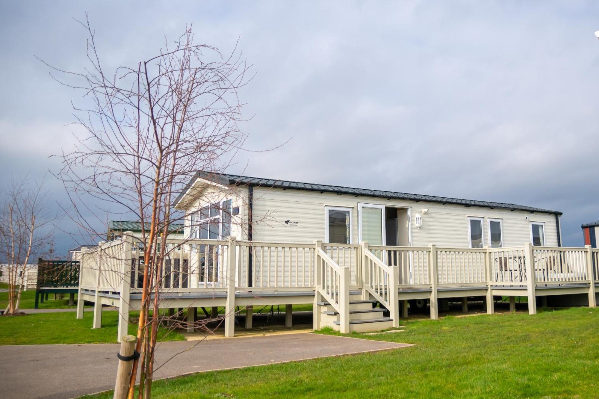 64 Lancaster The Lazy Willow 3 Bedroom Hot Tub Caravan Tattershall Lakes Bagian luar foto