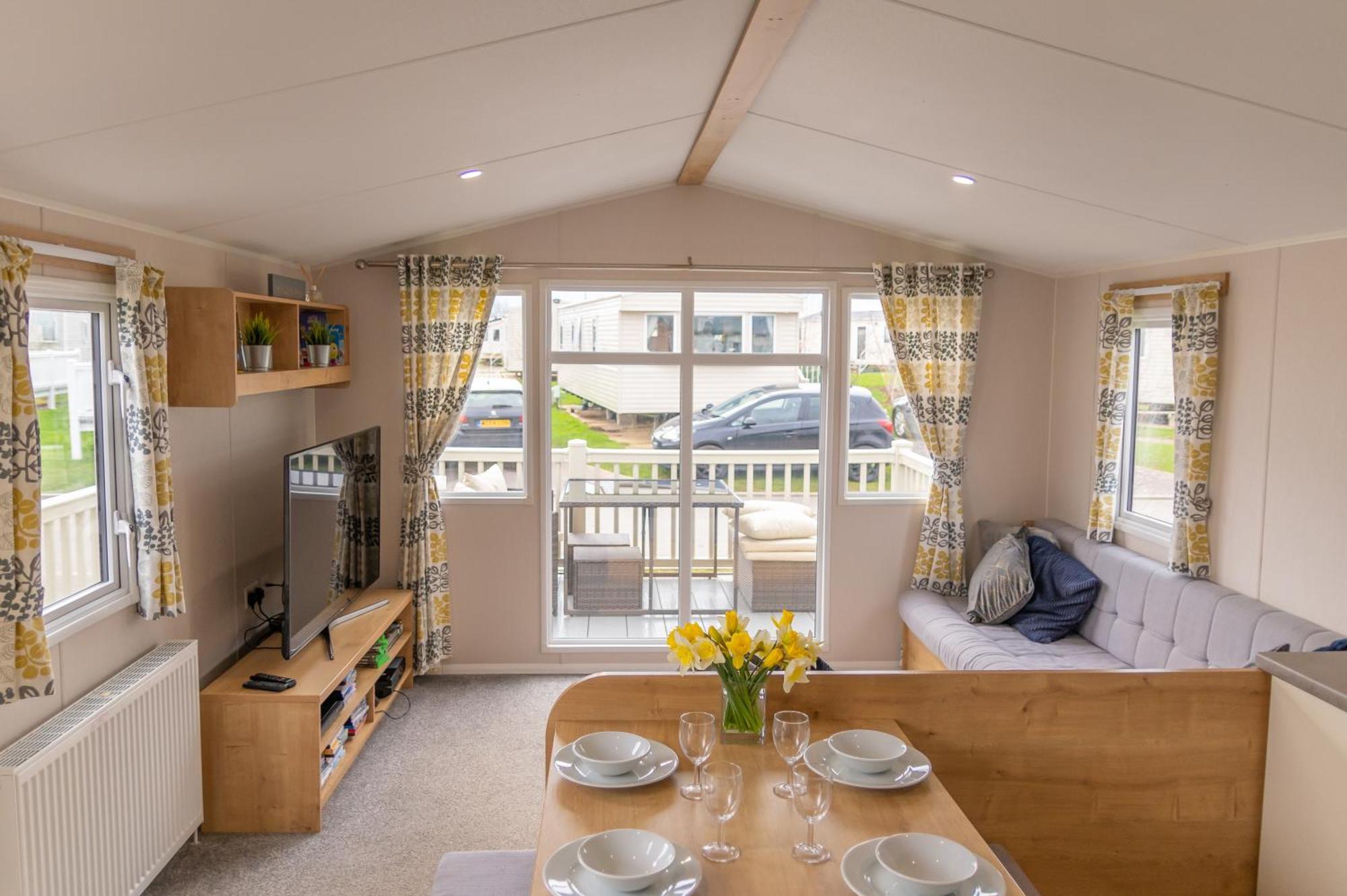 64 Lancaster The Lazy Willow 3 Bedroom Hot Tub Caravan Tattershall Lakes Bagian luar foto
