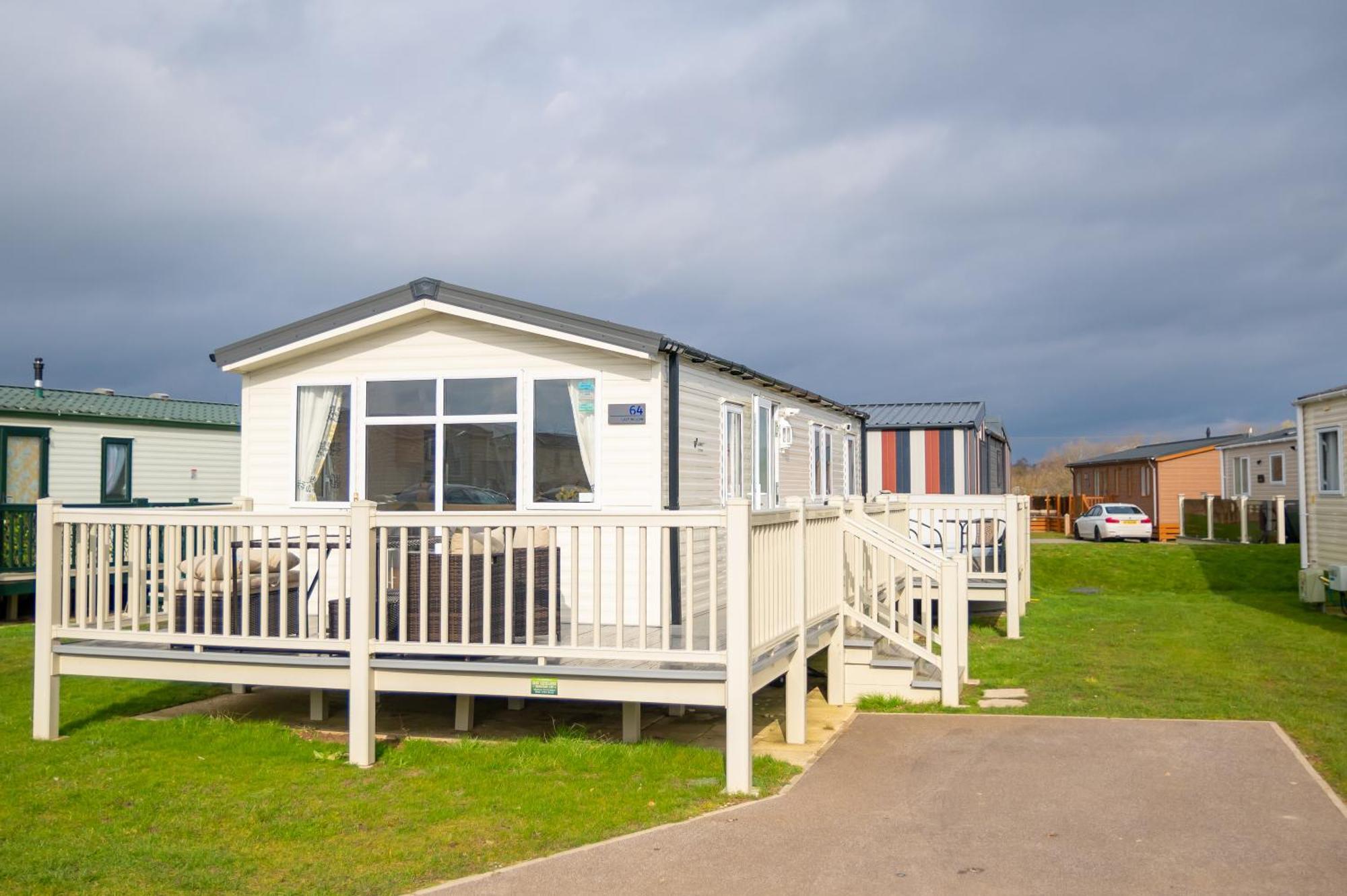 64 Lancaster The Lazy Willow 3 Bedroom Hot Tub Caravan Tattershall Lakes Bagian luar foto