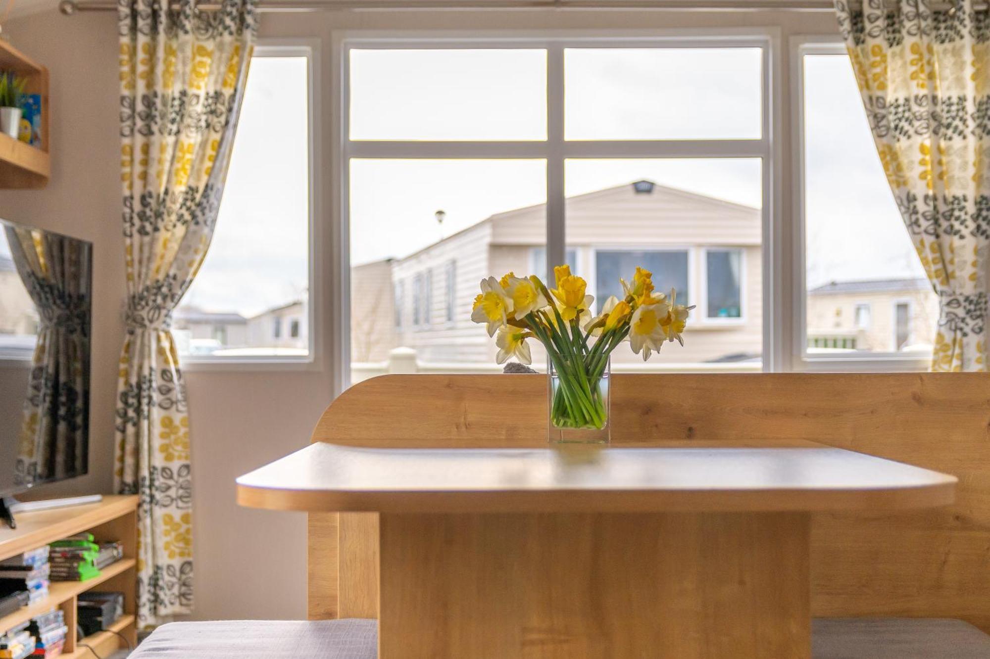 64 Lancaster The Lazy Willow 3 Bedroom Hot Tub Caravan Tattershall Lakes Bagian luar foto